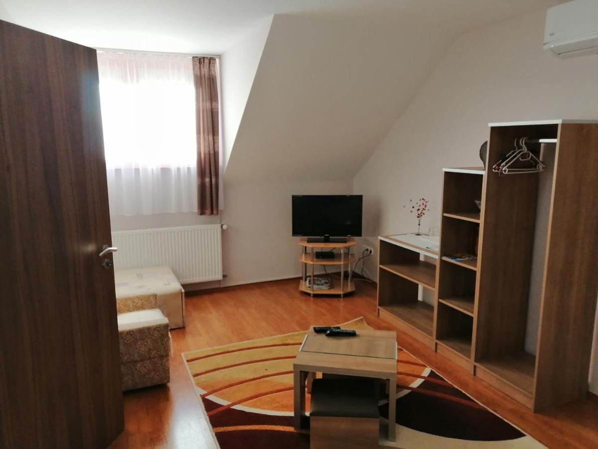 Csipkehaz Apartman Cserkeszolo Exterior photo